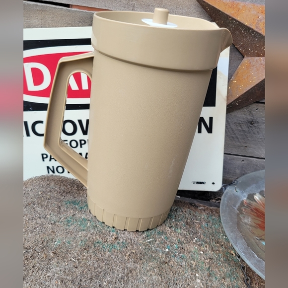 Tupperware Pitcher - Picture 1 of 6